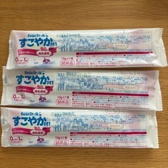 すこやかM1 100ml 7本入(+試供品100ml 3本) 粉ミルク　すこやか専用すり切りスプーン付の画像