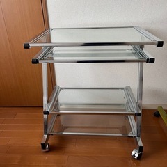 【無料】ガラス製PCラック（早い者勝ち・8月25日までに引き取り限定）の画像