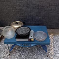 キャンプ道具 シュラフ、折りたたみキャンプテーブルほかの画像