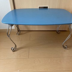 折りたたみ机の画像