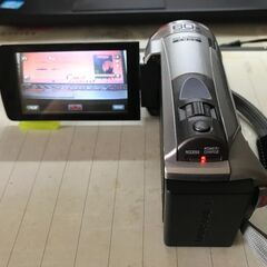 ビデオカメラ　JVC　GZ-E880-S（シルバー）の画像