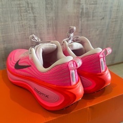 ナイキ23.5cm ZoomX ピンク ランニングシューズの画像