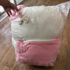 大きいキティちゃんのぬいぐるみの画像