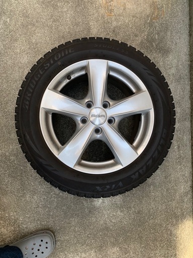 スタッドレスタイヤ　4本セット　ホイール付き　ブリザック　ワーゲン　ポロなど