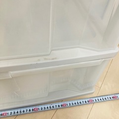 衣装ケース　ヒビありの画像