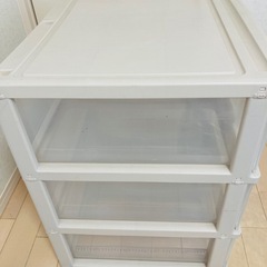 衣装ケース　ヒビありの画像