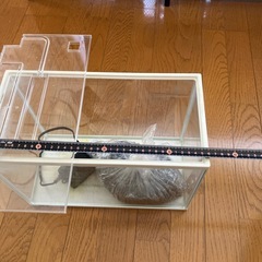 水槽と砂利とポンプの画像