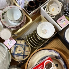 食器、鍋などまとめての画像