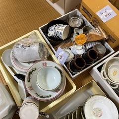 食器、鍋などまとめての画像
