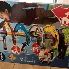 車のタワーの画像