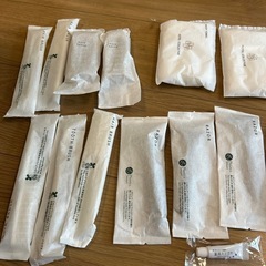 アメニティー　くし　歯ブラシ　髭剃り の画像