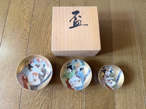 九谷焼】春画盃 金彩 3枚セット 木箱入り (ぱんだ) 新川のインテリア
