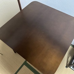 ダイニングテーブルの画像