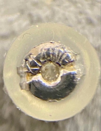 ピンクダイヤモンドピアス　片耳となります。 (鑑定済み)商品となっております。