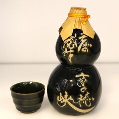 【未開栓】そば焼酎　ひょうたん型ボトル 限定品 古酒 コレクション用 木箱 お猪口付きの画像