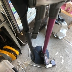 NO：3900充電台付きダイソン掃除機‼️超お買い得品❣️の画像
