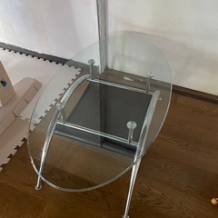ガラステーブルの画像