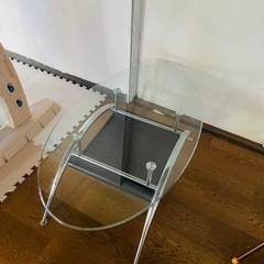 ガラステーブル