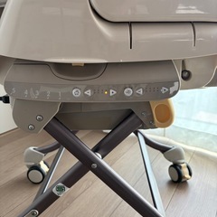 COMBI コンビ 電動ハイローチェアの画像