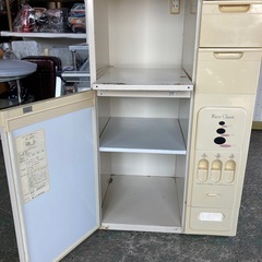 キッチン収納庫の画像