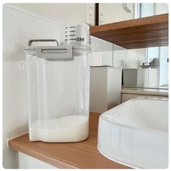冷蔵庫で収納米びつ⭐︎2キロ　2個セットの画像