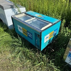 レトロ 冷蔵庫3つ 雑品 鉄くず の画像