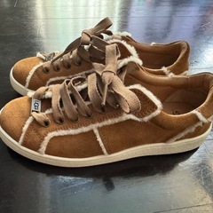 UGGスウェードスニーカーの画像