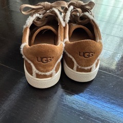 UGGスウェードスニーカーの画像