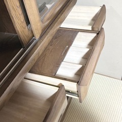 【直接取り引き限定】食器棚 綺麗 家具 無料の画像