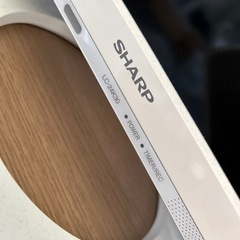 テレビ、録画機、棚、リモコンの画像