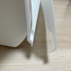 壊れてます 衣装ケース　ニトリの画像