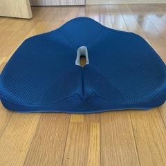 デスクワーク　座布団　クッション　腰痛予防の画像
