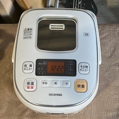 アイリスオーヤマ　炊飯器　炊飯ジャー　ＩＨジャー　５合炊き　極厚火釜　ホワイト　２０１８年製　ＥＲＣ－ＩＢ５０－Ｗの画像