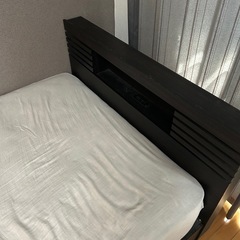 【格安でお譲りします】セミダブルベッドの画像