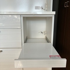 食器棚の画像
