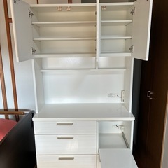 食器棚の画像