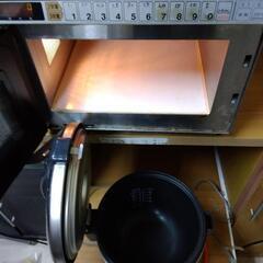 業務用電子レンジとガス炊飯器の画像