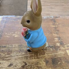 ピーターラビット 薔薇の花束フィギュアの画像