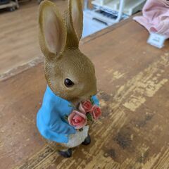 ピーターラビット 薔薇の花束フィギュアの画像