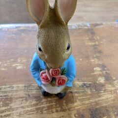 ピーターラビット 薔薇の花束フィギュアの画像