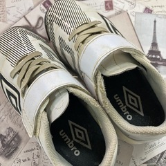 Umbro スニーカー ホワイト ブラックの画像
