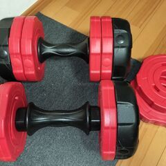 可変ダンベル10kg　4kg/7kg/10kgにセットできます　これ一つで４つのダンベルの代わりになりますの画像