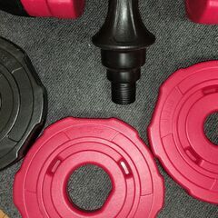 可変ダンベル10kg　4kg/7kg/10kgにセットできます　これ一つで４つのダンベルの代わりになりますの画像