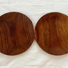 深皿(24cm) 3枚と、木のプレート(20cm) 2枚　5点セットの画像