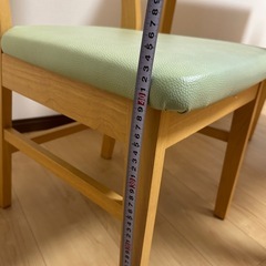 ダイニングテーブル＆椅子二脚の画像