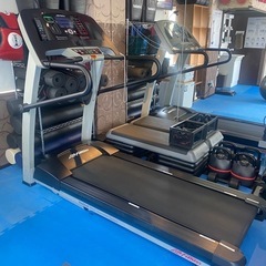 Life Fitness トレッドミル　ランニングマシン　の画像