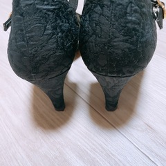 𝐃𝐞𝐚𝐫 𝗚𝗮𝗹𝗹𝗲𝗿𝘆  ストラップパンプスの画像