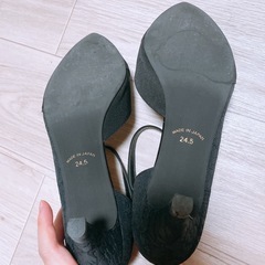 𝐃𝐞𝐚𝐫 𝗚𝗮𝗹𝗹𝗲𝗿𝘆  ストラップパンプスの画像