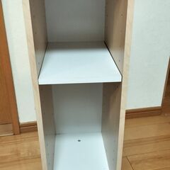 隙間の稼働収納棚　ちょっとしたスペースにちょうど良い棚ですの画像