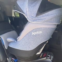 【美品】Aprica (0ヶ月〜)チャイルドシート　アップリカ クルリラ（ISOFIX対応・回転式）の画像
